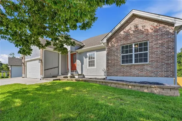 1018 N Old Mill RD, Independence, MO 64056