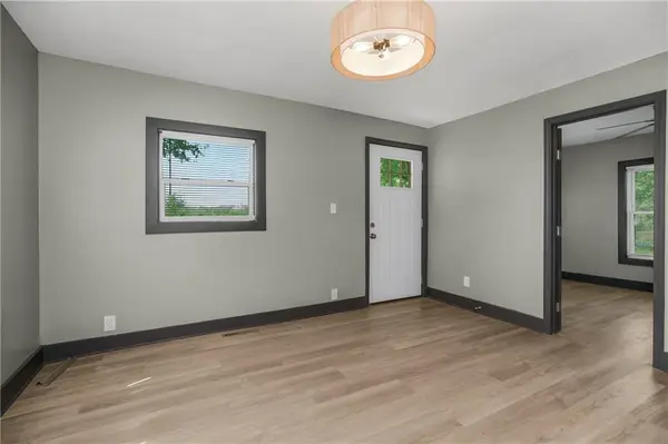8605 Wayne AVE, Kansas City, MO 64131