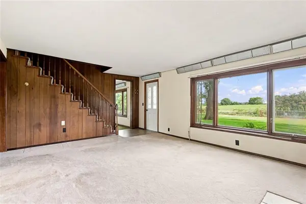 23061 Hatchell RD, Tonganoxie, KS 66086