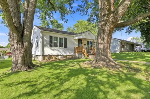 530 Pennsylvania AVE, Leavenworth, KS 66048