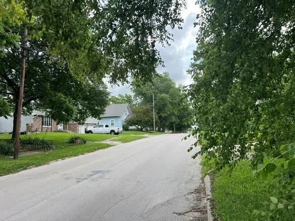 704 E 3rd ST, Cameron, MO 64429