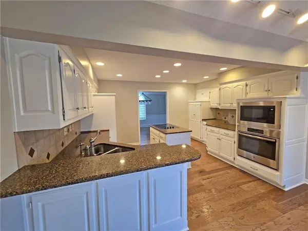 3605 SW Meyer BLVD, Blue Springs, MO 64015