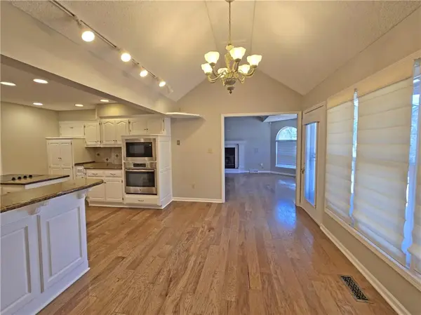3605 SW Meyer BLVD, Blue Springs, MO 64015