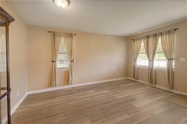 120 Johnson RD, Liberty, MO 64068