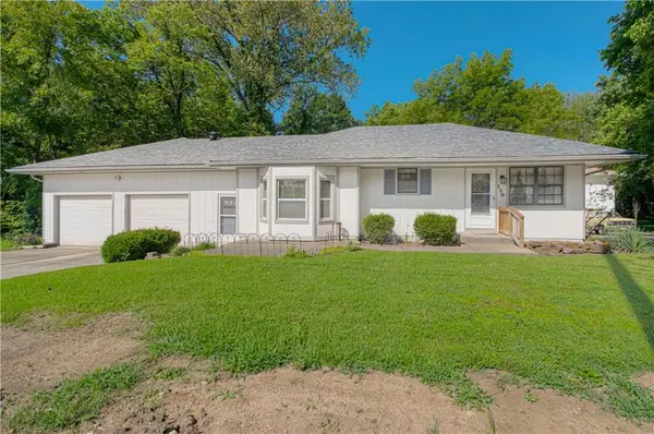 120 Johnson RD, Liberty, MO 64068