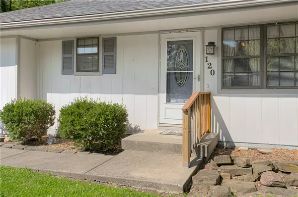 120 Johnson RD, Liberty, MO 64068