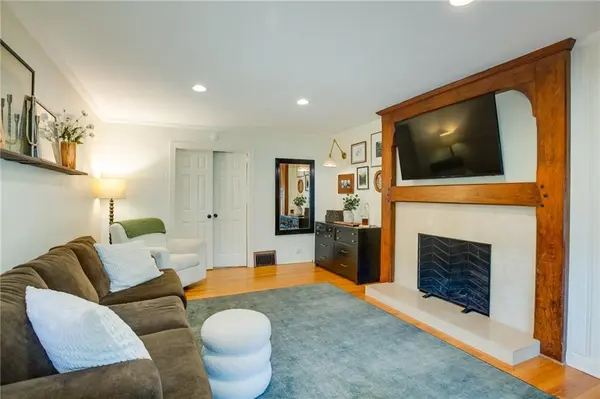 9814 W 57th ST, Merriam, KS 66203