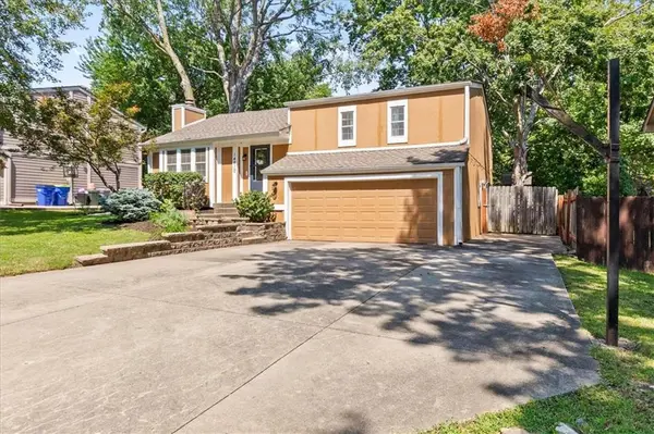 14810 W 91st TER, Lenexa, KS 66215