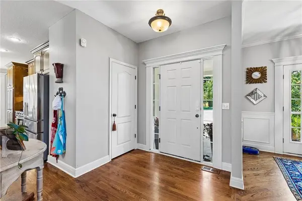 2504 SW Samuel LN, Lee's Summit, MO 64081