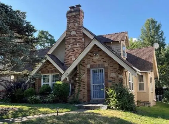 405 E Gregory BLVD, Kansas City, MO 64131