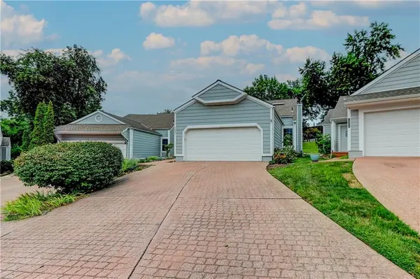 1421 Birdseye CT, Blue Springs, MO 64015