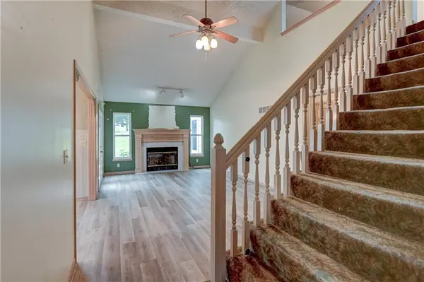 1421 Birdseye CT, Blue Springs, MO 64015