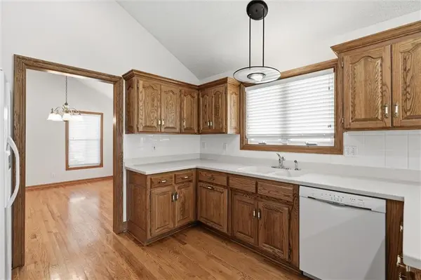 7907 N Cherry ST, Kansas City, MO 64118