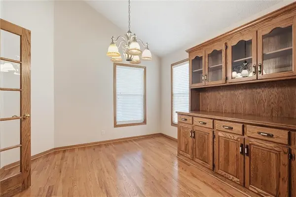 7907 N Cherry ST, Kansas City, MO 64118