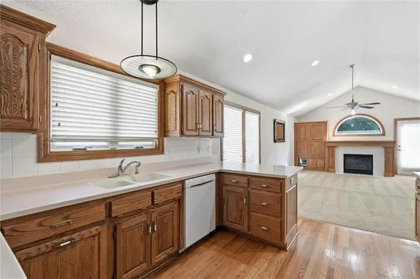 7907 N Cherry ST, Kansas City, MO 64118