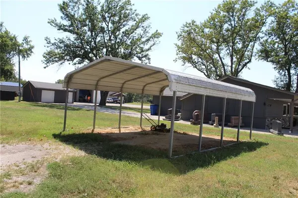 1891 54 Highway RD, Iola, KS 66749