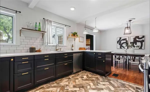 4823 Terrace ST, Kansas City, MO 64112