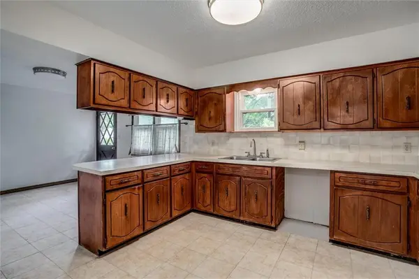1203 Western ST, Leavenworth, KS 66048