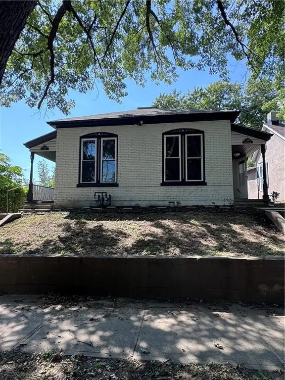 2108 S 14th ST, St Joseph, MO 64503