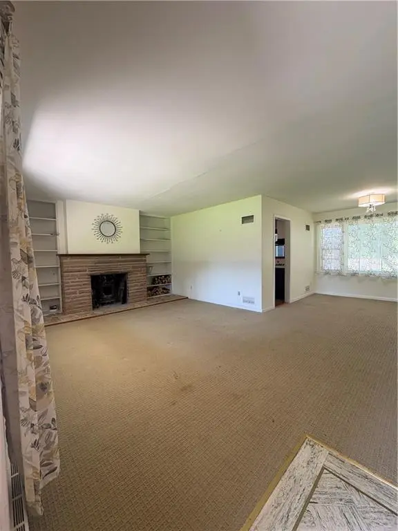 2109 SW Walnut ST, Blue Springs, MO 64015