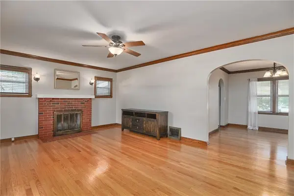 5833 Monrovia ST, Shawnee, KS 66216