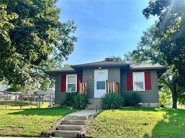 105 S July ST #W, Dearborn, MO 64439