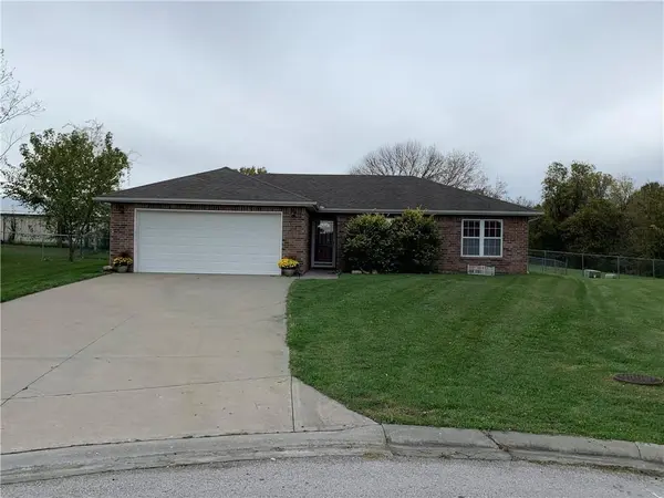 102 Shady Lane DR, Warrensburg, MO 64093