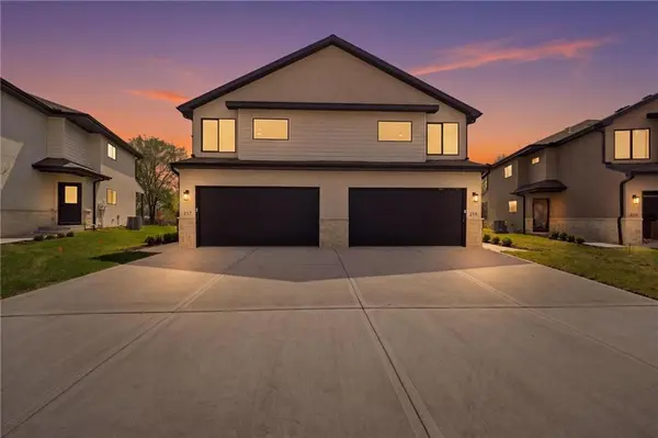 204 NW Orchard CT, Lee's Summit, MO 64063