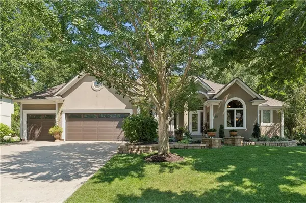 14809 Linden ST, Leawood, KS 66224
