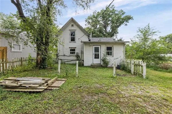 935 N Sycamore ST, Ottawa, KS 66067