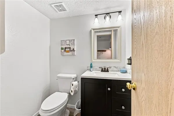 10654 E 46th ST, Kansas City, MO 64133