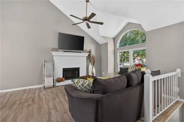 519 NW 42nd ST, Blue Springs, MO 64015