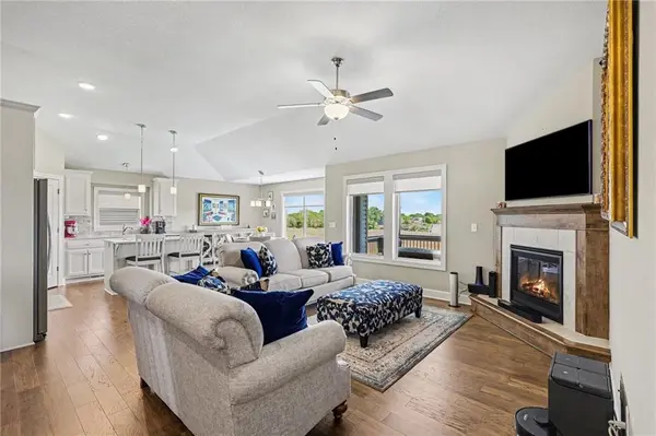 17605 Grey Hawke RDG, Smithville, MO 64089