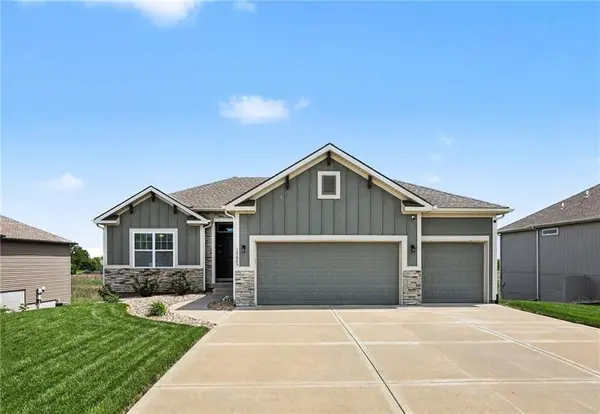 17605 Grey Hawke RDG, Smithville, MO 64089