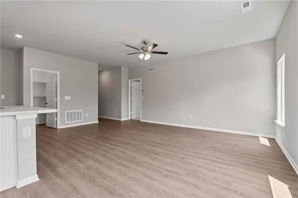 20333 W 195th ST, Spring Hill, KS 66083
