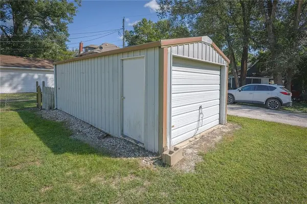 427 Benton AVE, Excelsior Springs, MO 64024