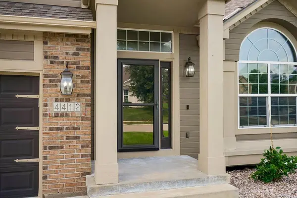 4412 SW Lyndsie CT, Lee's Summit, MO 64082