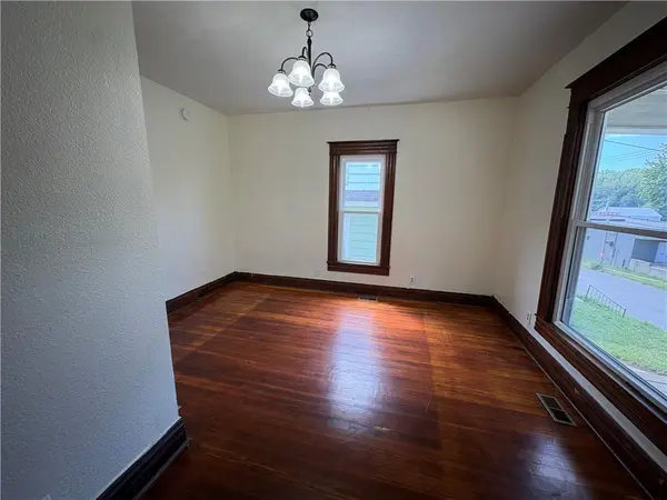 3203 S 22nd ST, St Joseph, MO 64503