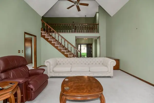 4408 NW Normandy LN, Kansas City, MO 64116