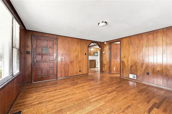 8804 E 49th ST, Kansas City, MO 64129