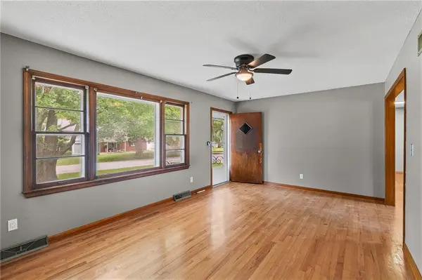 506 Country Club RD, Lexington, MO 64067