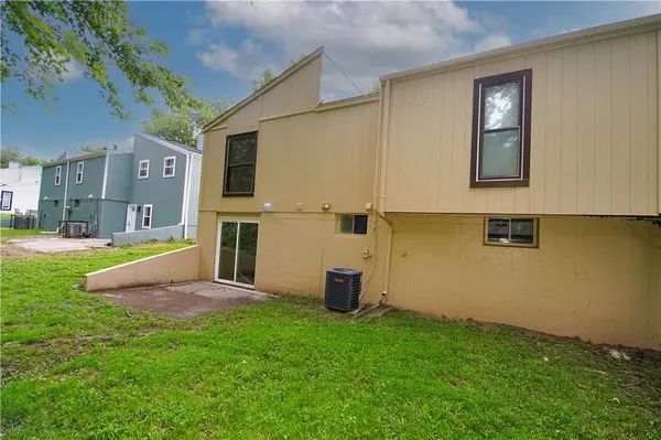 9528 Manning AVE, Kansas City, MO 64134