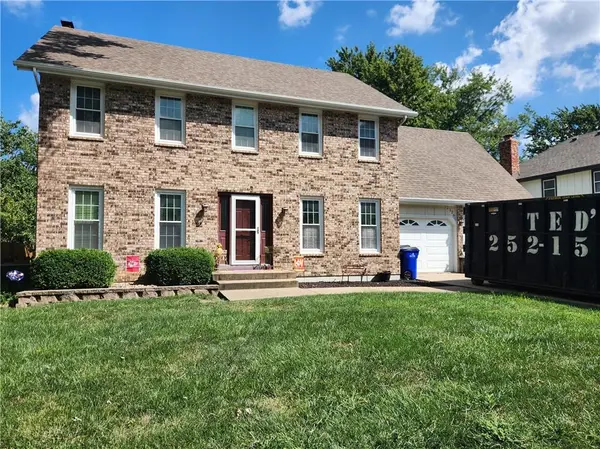 2126 E 152nd TER, Olathe, KS 66062