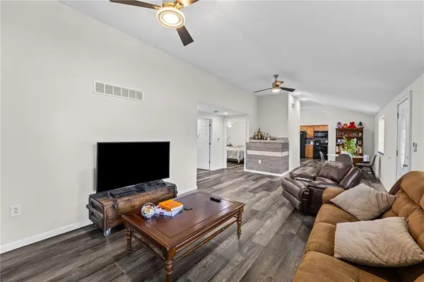 301 N 169 HWY, Smithville, MO 64089