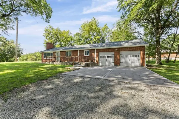 301 N 169 HWY, Smithville, MO 64089