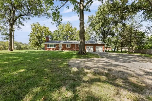 301 N 169 HWY, Smithville, MO 64089