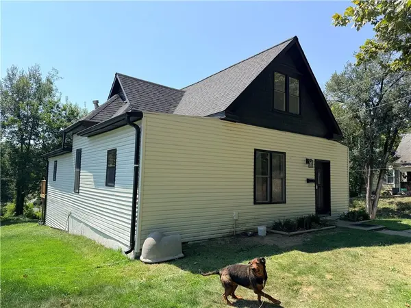 1502 6th AVE, St Joseph, MO 64505