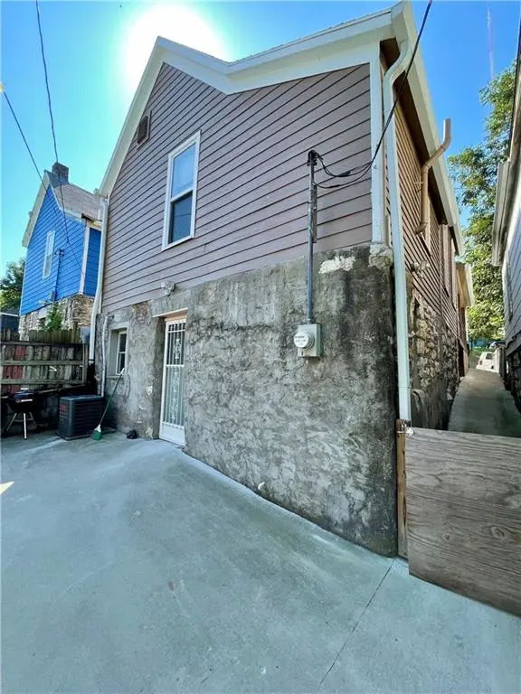 902 W 29TH ST, Kansas City, MO 64108