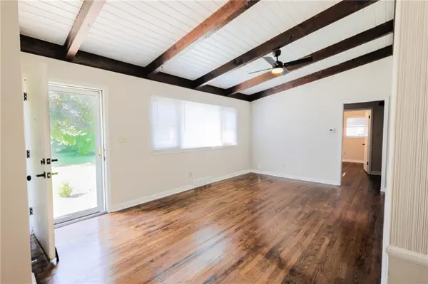 8 W 89th TER, Kansas City, MO 64114