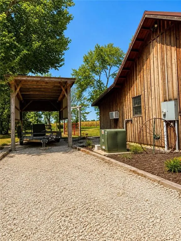 558 1400 ST, Humboldt, KS 66748